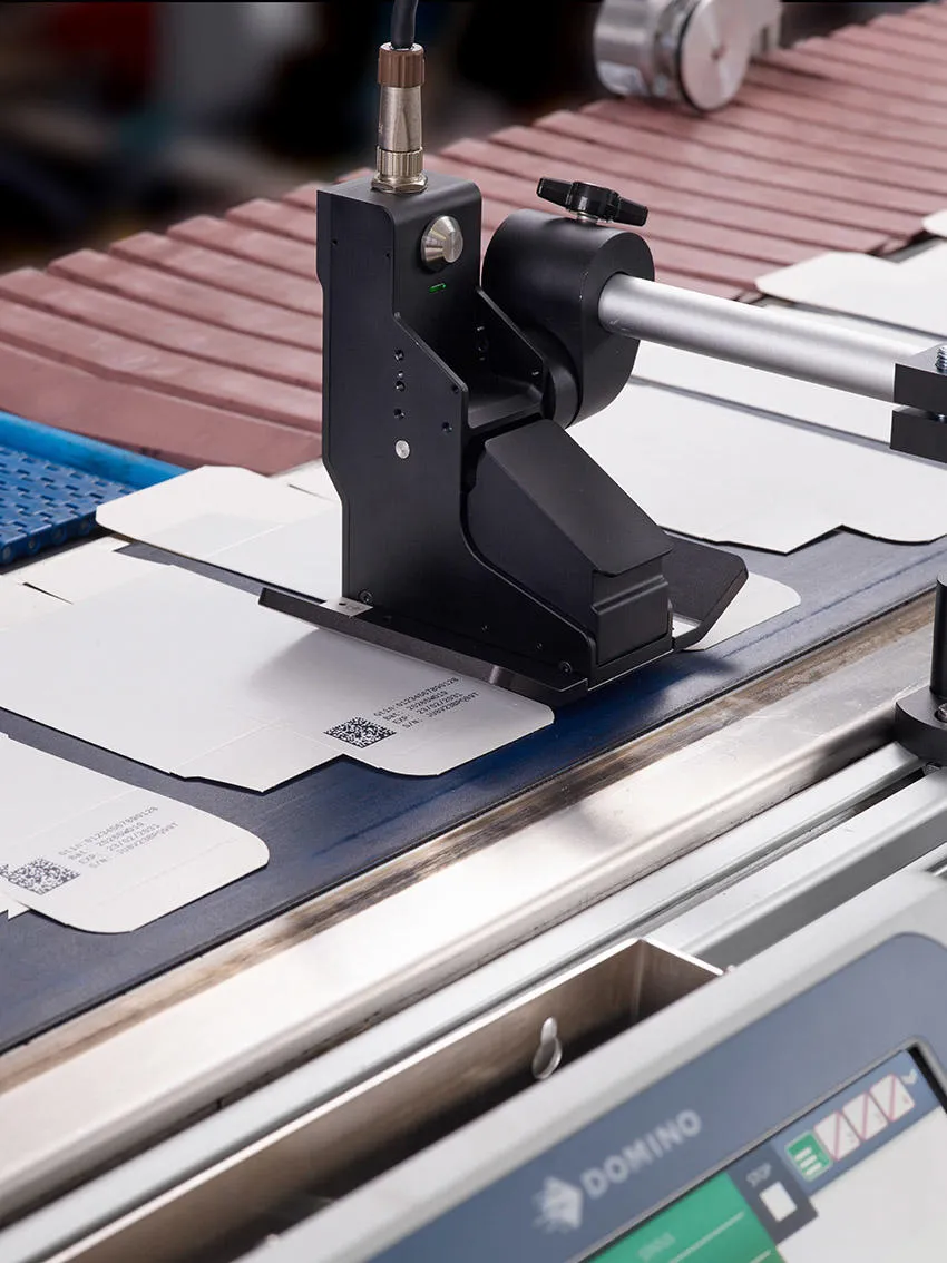 Gx-Series PRO printing onto flat pharma packs close
