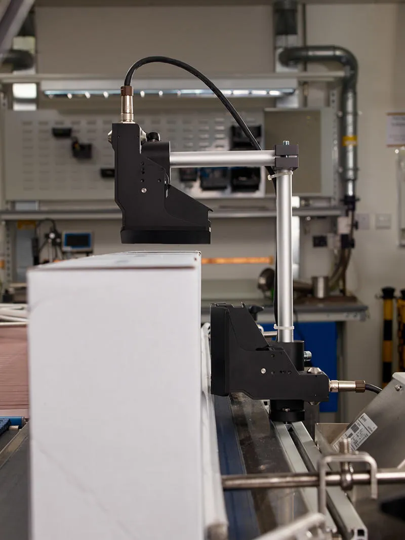Gx-Series PRO printing onto white boxes showing throw distance